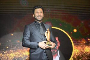 Eyad Nassar Instagram - من حفل تكريم مجله @nichemagazineegy 
شكراََ لكل الدعم ❤️
Suit by @orangesquarecairo 
Styled by @nada_hussam
#eyadnassar
#award
#nichemagazine
#egocomm