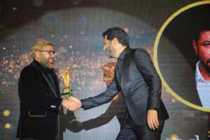 Eyad Nassar Instagram - من حفل تكريم مجله @nichemagazineegy 
شكراََ لكل الدعم ❤️
Suit by @orangesquarecairo 
Styled by @nada_hussam
#eyadnassar
#award
#nichemagazine
#egocomm