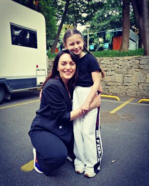 Eylül Şenocak Instagram - Çokkk🤍🤍🤍@ezomola@masumlarapartmani@ogm.pictures@trt1 bu akşam saat 20.00 de✌️#gülben #küçükgülben#mervedizdar