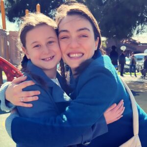 Eylül Şenocak Instagram - İyikiiii doğmuşsun Merve ablacım, nice senelerin olsun sağlıkla…💙🤍@mervedizdar