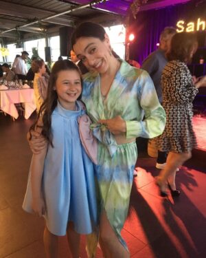 Eylül Şenocak Instagram - Canım canım canım Merve ablacımmmm💙💙@mervedizdar@#gülben#küçükgülben @masumlarapartmani @ogm.pictures @trt1