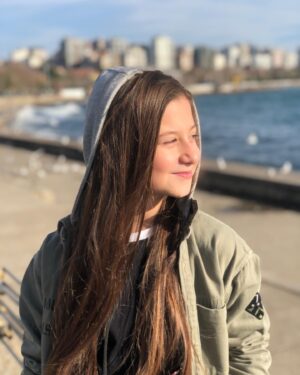 Eylül Şenocak Instagram - Ye iç eğlen çok kısa ömrün
Sev çünkü sevmek en kolay…☀️🍀 
#tatilebirgünkala
