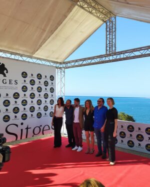 Ezequiel Rodríguez Instagram - 🪓¡HOY Premiere Europea en @sitgesfestival !

@cuandoacechalamaldad, una película de @demianrugna 
🇦🇷9 de noviembre en cines de Argentina. 
🇺🇸Estrenada en Estados Unidos en 800 salas, 🇨🇦ovacionada en su estreno mundial en @tiff_net y con exitosa participación en @Fantastic.Fest (Austin) y @BeyondFest (Los Angeles).  Elenco: 
PEDRO,  Ezequiel Rodríguez @ezequielagustinrodriguez JIMI,  Demián Salomón @demian.salomon MIRTHA, Silvina Sabater @silvinasabater SABRINA,  Virginia Garófalo @vir_garofalo RUIZ,  Luis Ziembrowski @ziembro          JAIR, Emilio Vodanovich @emilio.voda SANTINO,  Marcelo Michinaux @marcelomichinaux SARA, Paula Rubinsztein @paularubinsztein JIMENA, Desirée Salgueiro  @desiree_salgueiro LEO, Federico Liss @federico.liss Niña llorona: Agustina Chiara Aguilera @locosdelaenzima 

Producida por @aramos_cine, @machacofilms y @shudder.  Productores: Roxana Ramos @roxanaramos10, Fernando Diaz @fernandodiazcine, @Emily Gotto @egotto, Samuel Zimerman @samzimmermann 

Dirección: Demián Rugna @demianrugna
Guión: Demián Rugna @demianrugna
Director de Fotografía: Mariano Suárez @nanosuarez
Directora de Arte. Laura Aguerrebehere  @lauraaguerrebehere
Asistente de Dirección: Fabian Forte @hugofabianforte
Directores de producción : @bistagnino, @tomaseloymunoz
Jefa de Producción : Luciana Schnir @lucianamoira
Asistente de producción: Francisco Sarduy @fsarduy
Montaje: Lionel Cornistein @tras_la_cueva
Música: Pablo Fuu @pablofuu_fernandez
Director de Sonido: Pablo Isola @isolapablo
FX: Marcos Berta @marcosbertastudio
Coordinacion VFX: Andrés Borghi  @borghiandres
Maquillaje: @_zabeta_
Vestuario: @pheoniaveloz
Coach Actoral: @eva_pediatra
Foto Fija: @lufnadale
Coordinación de Post : Paula Ceballos 
Estudio color : @lahaye_gab

Distribuye: @bfargentina
Prensa: Raquel Flota @raquelflotta @agenciaraquelflotta
Redes: @francolovisolo

#CuandoAcechaLaMaldad #CALM #DemianRugna #AramosCine #MachachoFilms #Shudder #Terror #Cinedeterror #Cinedegenero #Cine #CineArgentino #Estreno #9denoviembre