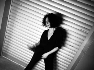 Ezgi Çelik Instagram - Yol yorgunu, taksi mağduru, eğlence sarhoşu diyebilir miyiz 🤌🏻 
.
.
📷 @melisadogu