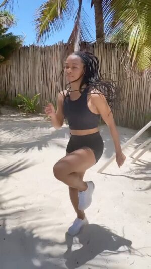 Ezinne Okparaebo Instagram - Workouts ☀️😊
#Treningsmotivasjon #ezinspiration