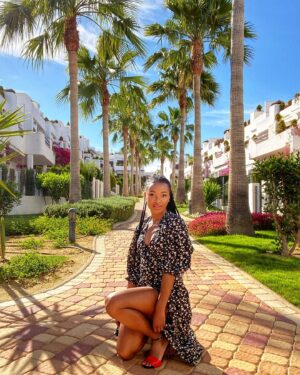 Ezinne Okparaebo Instagram - Surrounded by beauty 😍🌴