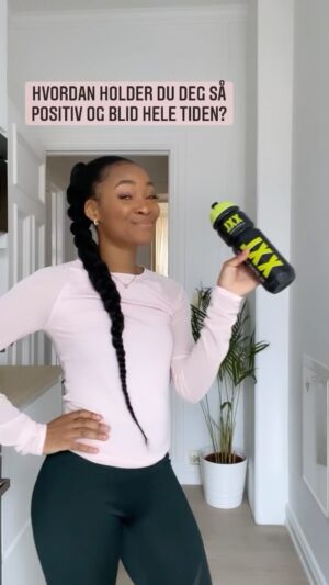 Ezinne Okparaebo Instagram - Det du fokuserer på forstørres. Enten bra eller dårlig. Det finnes ALLTID en grunn for å smile 😁
(Reklame)  #XXL #Ezinspiration