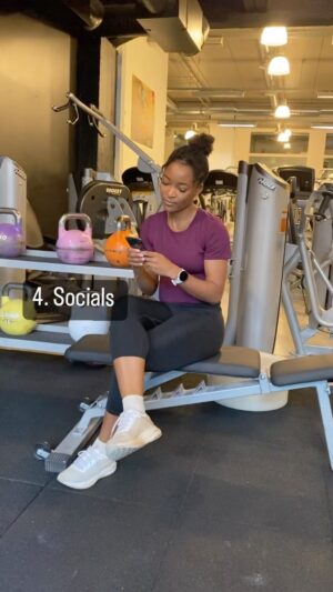 Ezinne Okparaebo Instagram - Mood during break and sets. Which one are you? 😁
