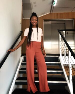 Ezinne Okparaebo Instagram - 🤗