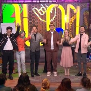 Fabián Chávez Instagram - La vida adulta nos llega a todos. 😂 Incluidos nuestros amix de 2000’s X Siempre. 🫢 Nos vemos este domingo 5 de Noviembre a las 11:00 p.m. 
#LaResolana
👉www.laresolana.tv