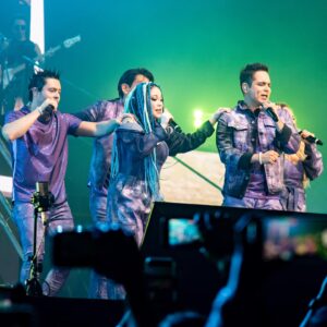 Fabián Chávez Instagram - Arrancamos la gira de @2000sxsiempre con todo en el @pepsicenterwtc Gracias a todo el público.
Pendiente de nuestras siguientes fechas.