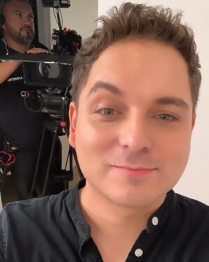 Fabián Chávez Instagram - “¿Qué es en el fondo actuar, sino mentir? ¿Y qué es actuar bien, sino mentir convenciendo?”
