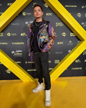 Fabián Chávez Instagram - En la alfombra amarilla de los premios @eliotmedia