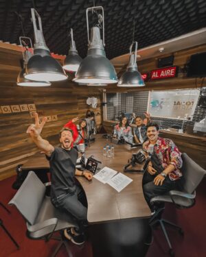 Fabián Chávez Instagram - Yo no puedo creer que todos ellos estuvieron hoy en EXA FM 🫶🏼 ¡Mucho éxito en la gran Arena! Que divertida tarde ✨