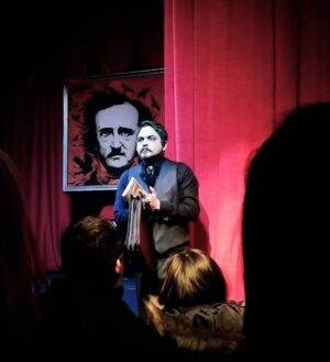 Fabián Chávez Instagram - “Para nada me asusta el peligro, pero si la consecuencia ultima: el terror” Allan Poe
Obra: De Muerte y Locura