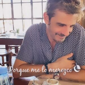 Fabián Mazzei Instagram - Hace unos meses comenzamos a cuidarnos más estrictos! Además de acompañarnos en este proyecto que amamos @g.aracosmetics @araceliweb . Realmente ponemos atención a lo que consumimos día a día . Nuestra alimentación es parte de nuestra vida. Huerta, nutrición, como habla siempre ara. Construcción! 
Soy actor y tengo inquietudes de construir paralelamente esta marca maravillosa! De lujo! Hecha en mi país! Apostando para construir! 

Nunca hablo de lo que hago en @g.aracosmetics es verdad! Estoy detrás desafiando día a día este proyecto que nos enamora ! Gracias por creer! Gracias por sus devoluciones 🤩

Cuidarse es muy #araceliweb lo sabias? Jajajajajjaja sonó bien @araceligonzalez67 

Abrazo y vamos por mas 🥰