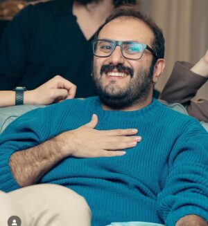 Fabio Balsamo Instagram - Abbiamo perso la capacità di sentirci soddisfatti.
Non sappiamo più accontentarci.
Allora ci riempiamo di più cose.
Aggiungiamo oggetti, appuntamenti, attività.
Che poi non abbiamo tempo di fare.
E ci sentiamo peggio di prima.