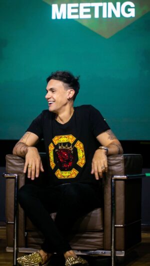 Fabio Rabello Instagram - Warming up for the 2023 concerts tour! Music X Comedy! Can’t wait! 🎶 Bora começar os ensaios dos shows desse ano, que além de música vai ter muito humor 🎭🎹🫶🏽 mal posso esperar!