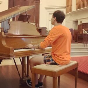 Fabio Rabello Instagram - What a great time in Charlottesville - Virginia - meeting the great university U.V.A, also had such a honor to perform in the church’s grand piano and organ with  Maestro MIchael! Thank you Virginia, you guys are amazing! What a gift! 🧡🖤🫶🏼🎶🇺🇸🔜 #charlottesville #uva #virginia #usa