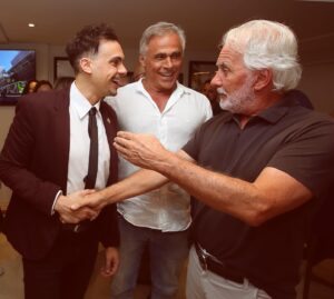 Fabio Rabello Instagram - In family and good friends, celebrating the 470th anniversary of my beloved hometown São Paulo! Enjoying the great photo gallery of my talented friend  @joaopassosfotografo 📸 #sp #sp470anos #sãopaulo