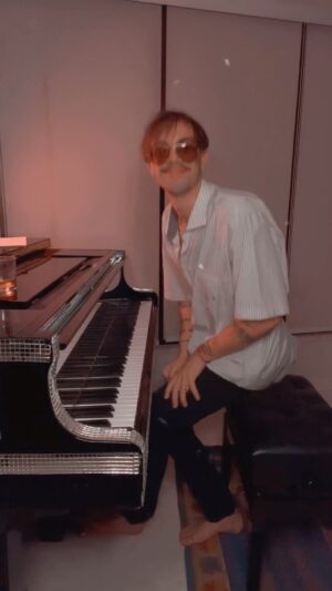 Fabio Rabello Instagram - Jamming 🙃🫠 only watch it, if you hate music