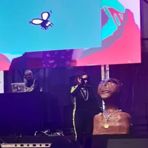 Fabiola Alarcón Instagram - Fue hermoso, muchas gracias @ovalle_cultura por esta convocatoria y por todo, y a @pinkhead.pvprikv por ser la mejor dj de la región y por acompañarme en el escenario (un sueño hecho realidad).
Primera vez que incorporo mis esculturas en mis presentaciones y fue muy lindo porque hubo mucho interés y me preguntaron bastante.
Muchas gracias al público de Ovalle, y a las ovallinas dentadas, y a todxs quienes me apoyan, y me han ido a ver desde distintos lugares de la región.
Gracias también a @marcelomiopec 🎶💚