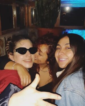 Fabiola Alarcón Instagram - la pasé mortal! gracias ovalle ♡
que se repitaa!! 💓🌱
gracias por el cariño mi gentee 🌺🎶
Gracias @zorzal_bar por la invitación 🍻