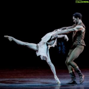 Fabrice Calmels Instagram - I will be dancing an excerpt of Othello for A Celebration of Lar Lubovitch @lubovitch at the Harris Theater Saturday October 5th and Sunday October 6th. 📸 @jack.devant  Link to tickets in my story
 https://www.harristheaterchicago.org/tickets/2019-2020-season/a-celebration-of-lar-lubovitch