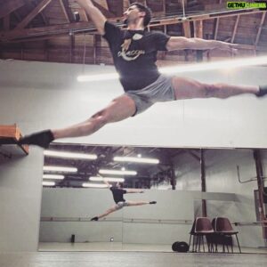 Fabrice Calmels Instagram - Am I officially back? 😉😅
I guess...
 1- @studiocalmels is open for private and ballet 4 all levels
2- I have 2 shows with @losangelesballet April 21, 22