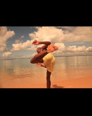 Fabrício Boliveira Instagram - Ensaio lindo que fiz com o multi-artista @joao_penoni sobre Bahia, capoeira e encontros. 🤸🏿‍♂️🔥🤸🏿‍♂️ to com saudades @acannecapoeiraangola , voltando jaja pros treinos.