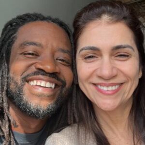 Fabrício Boliveira Instagram - Muito agradecido aos Orixás por proporcionar encontros tão potentes na minha trajetória. Rodar parte de um filme baiano em italiano , com um diretor, produtora e fotógrafo amados numa cidade italiana e também amar uma nova equipe local;  é ratificar a liberdade que tenho buscado no meu trabalho e relações. Volto pro Brasil com o coração quentinho de saudade e a sensação de carregar mais outros desejos italianos comigo. Uma troupe delicada e apaixonada pelo que faz. Cinema é cinema em qualquer lugar do mundo. Meu quarto longa como co-produtor e protagonista junto , e a sensação de muito mais por vir. Xô medo e Sim pras conquistas. Desejo, pensamento, fala e ação coerentes é o Poder🔥🇨🇮🇧🇷🔥
