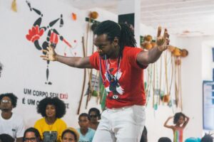 Fabrício Boliveira Instagram - Nosso Quilombo tem muito axé, mesmo. Obrigado pelos aprendizados Mestre Renné @acannecapoeiraangola .
Fotos @_jeffdias_ ✨✨