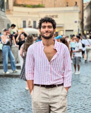 Fabrizio Colica Instagram - Ho voluto accontentare le aspettative dei turisti del centro e mi sono vestito da #italiano che va a mangiare la #pizza