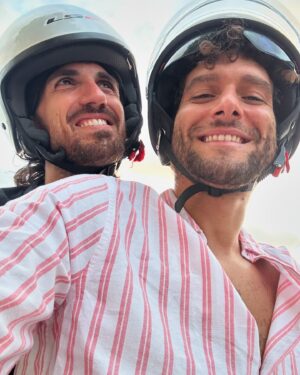 Fabrizio Colica Instagram - Ho voluto accontentare le aspettative dei turisti del centro e mi sono vestito da #italiano che va a mangiare la #pizza