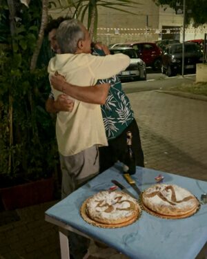 Fabrizio Colica Instagram - Non ho mai capito come fosse possibile che mio padre potesse essere nato dopo di me.
Auguri a noi @roberto.colica