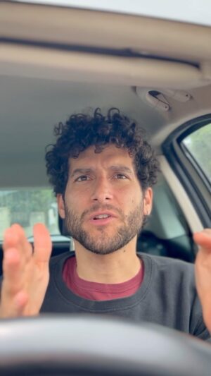 Fabrizio Colica Instagram - Non è facile stare al #centro
Poi #matteorenzi fa proprio fatica