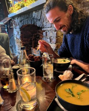 Fabrizio Colica Instagram - Si possono ancora fare gli album “Irlanda 2023” come si faceva su Facebook? Chiedo per un amico.
