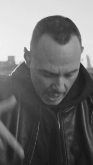 Fabrizio Tarducci Instagram - Ieri sera a #LeIene il nuovo video della canzone “In Italia” di @fabri_fibra con @real_brown e @babygang_1 🔥🇮🇹