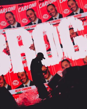 Fabrizio Tarducci Instagram - Atmosfera pazzesca ieri a Milano, il @marrageddonfest mi ha ricordato quando da ragazzino andavo all’Hip Hop Village a vedere il rap italiano di quegli anni, ora sul palco invece c’eravamo noi. Grazie @kingmarracash per avermi invitato. Grazie @bigpicturemgmt e tutto il team. Grande Stefano per lo strappo in scooter dritti on stage. Grazie a tutti voi che eravate sotto il palco per l’energia. Ci vediamo martedì a Roma per l’ultima data del tour.