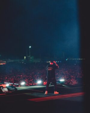 Fabrizio Tarducci Instagram - Atmosfera pazzesca ieri a Milano, il @marrageddonfest mi ha ricordato quando da ragazzino andavo all’Hip Hop Village a vedere il rap italiano di quegli anni, ora sul palco invece c’eravamo noi. Grazie @kingmarracash per avermi invitato. Grazie @bigpicturemgmt e tutto il team. Grande Stefano per lo strappo in scooter dritti on stage. Grazie a tutti voi che eravate sotto il palco per l’energia. Ci vediamo martedì a Roma per l’ultima data del tour.