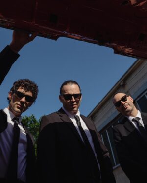 Fabrizio Tarducci Instagram - Il pezzo spacca, il video anche e ieri sera siamo riusciti a fare Parafulmini live insieme per la prima volta. Grazie @holyernia @breshbandicoot @iamzef @rtl1025 e tutta l’Arena di Verona. Mai dire hit, finché non passa in radio.
