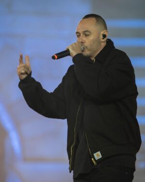 Fabrizio Tarducci Instagram - Il pezzo spacca, il video anche e ieri sera siamo riusciti a fare Parafulmini live insieme per la prima volta. Grazie @holyernia @breshbandicoot @iamzef @rtl1025 e tutta l’Arena di Verona. Mai dire hit, finché non passa in radio.