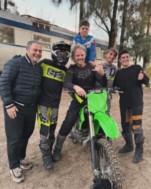 Facundo Arana Instagram - Tarde de Motos! Día genial en familia y entre Amigos..! Gracias Ismael, Leandro y Familia! Gracias Nacho!! Mates, saltos y motores..! Qué buen rato!! 🏍️🏍️🏍️
