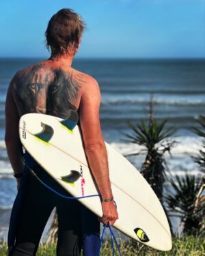 Facundo Arana Instagram - Mar del Plata Sur 🎭🦋🌈♥️🎷🏄🏽‍♀️…🏄🏽‍♀️🏄🏽‍♀️🏄🏽‍♀️🏄🏽‍♀️🏄🏽‍♀️😉 Swell🌺🌺🌺 📸: #ReinaLoca @mariasusini 
🦁: @robertolopeztattoo 🦋🦋🦋