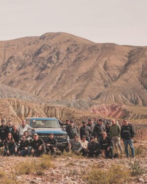 Facundo Arana Instagram - Con ese grupo descomunal donde faltan 3 genios que tuvieron que volverse temprano, fuimos junto a Ford a probar las nuevas Bronco a la Quebrada de Humahuaca.. Qué País tenemos, por Dios!! La experiencia fue increíble. Escuchar a los especialistas hablar de las camionetas es impresionante. No sabemos nada de autos, compas!! Jajaja!! 
 Gracias a toda la organización, a la Agencia, a quienes nos recibieron en Huacalera, que nos malcriaron en los desayunos y esa comida de noche maravillosa que es irrepetible y obliga a volver!; a vos Juani que sos nexo respetuoso con gente tan genial y especial.. a Dominga y su Familia! 
Fotones de @arena.ph y @emilianopella