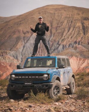 Facundo Arana Instagram - Con ese grupo descomunal donde faltan 3 genios que tuvieron que volverse temprano, fuimos junto a Ford a probar las nuevas Bronco a la Quebrada de Humahuaca.. Qué País tenemos, por Dios!! La experiencia fue increíble. Escuchar a los especialistas hablar de las camionetas es impresionante. No sabemos nada de autos, compas!! Jajaja!! 
 Gracias a toda la organización, a la Agencia, a quienes nos recibieron en Huacalera, que nos malcriaron en los desayunos y esa comida de noche maravillosa que es irrepetible y obliga a volver!; a vos Juani que sos nexo respetuoso con gente tan genial y especial.. a Dominga y su Familia! 
Fotones de @arena.ph y @emilianopella