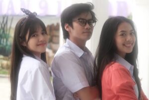 Fadi Iskandar Instagram - Pengen Seru kaya genk kita … IYA !!! 
Pengen Sekolah  Nilai Bagus kaya kita … IYA !!!
Pengen nonton Film Baru kita di Bioskop … IYA !!!

#newmovie #hersproduction #comingsoon