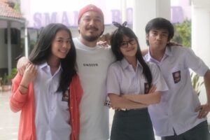 Fadi Iskandar Instagram - Pengen Seru kaya genk kita … IYA !!! 
Pengen Sekolah  Nilai Bagus kaya kita … IYA !!!
Pengen nonton Film Baru kita di Bioskop … IYA !!!

#newmovie #hersproduction #comingsoon