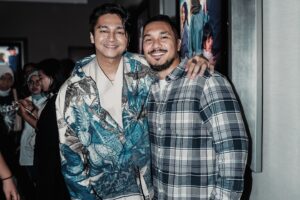 Fadi Iskandar Instagram - 2 KATA = BOX OFFICE !!! Jujur gak kerasa sih 2 jam nonton, yang gue rasa cuma ada yang ketawa, ada yang teriak-teriak, dan yg pasti yang nangis.. Congratzz Guys @davinaakaramoy @devamahenra @hanungbramantyo @mulanisanjay 

Soundtrack nempel nih sampe tidur @lyodraofficial , hehe