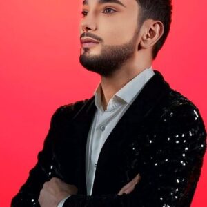 Faiq Ağayev Instagram - "Sən necə də gözəlsən..."
(@zamighuseynov repertuarından)

mus/söz: @ismail_asadov 
video: @arazfm.az 

#faiqagayev 
#love
#singer
#megastar 👑
#fyp